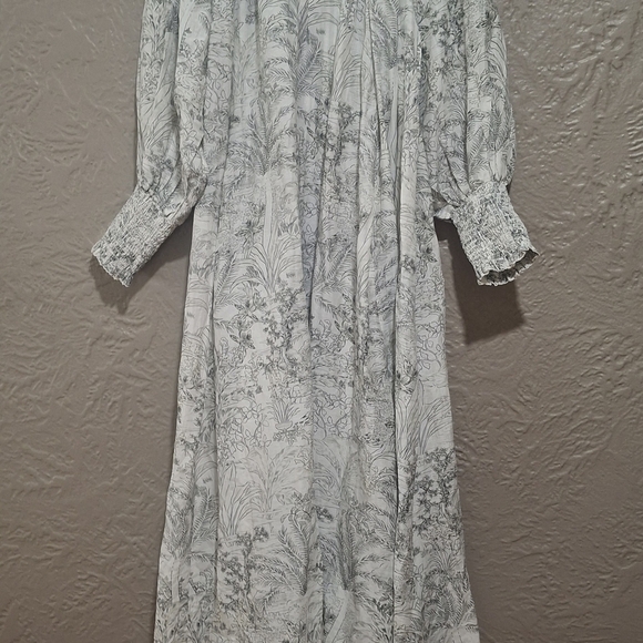 HUF Wome's Gray Tiered Gown with Bishop Sleeves - Picture 8 of 13